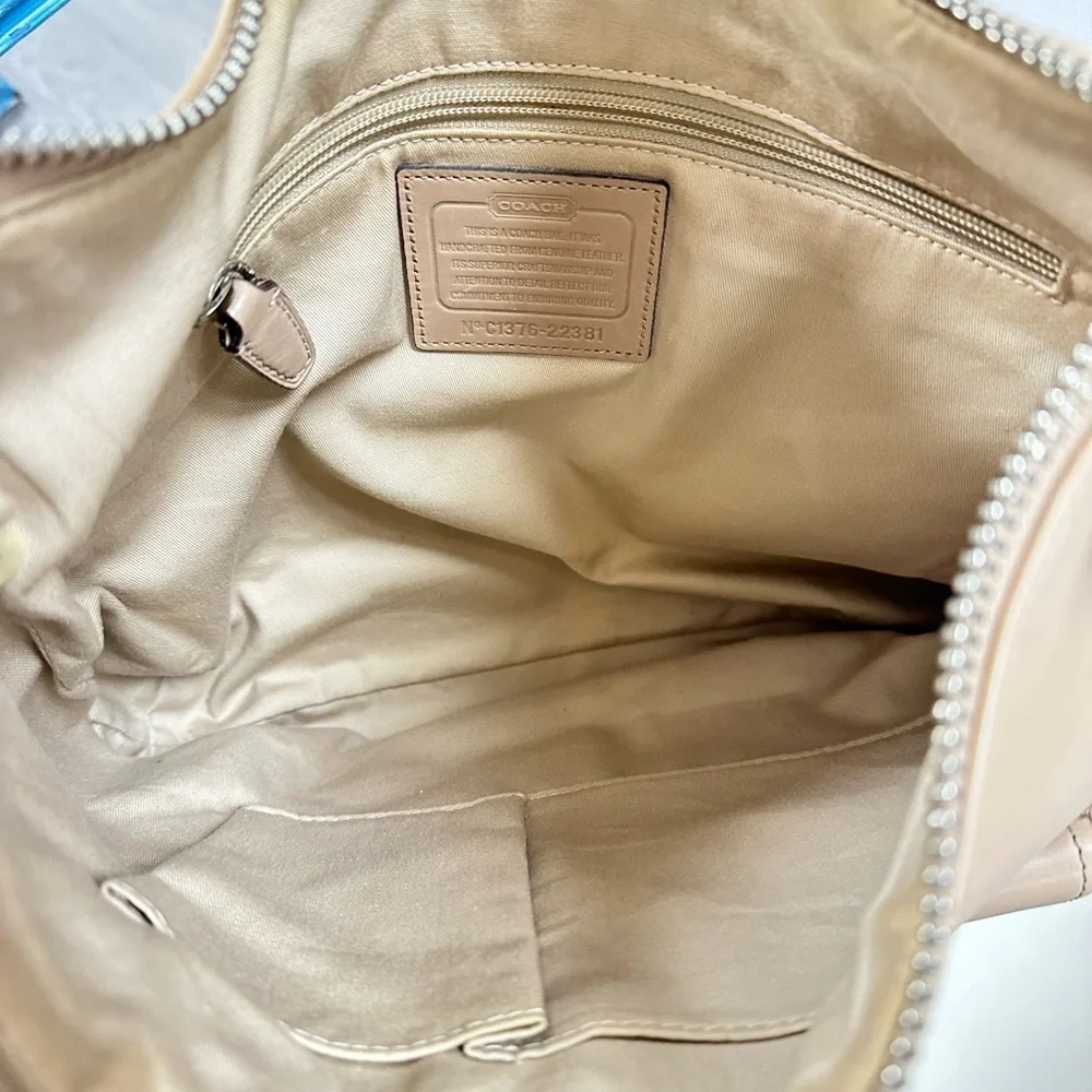 Coach Courtenay 22381 Camel Beige Leather Hobo Shoulder Bag Turnlock Pocket